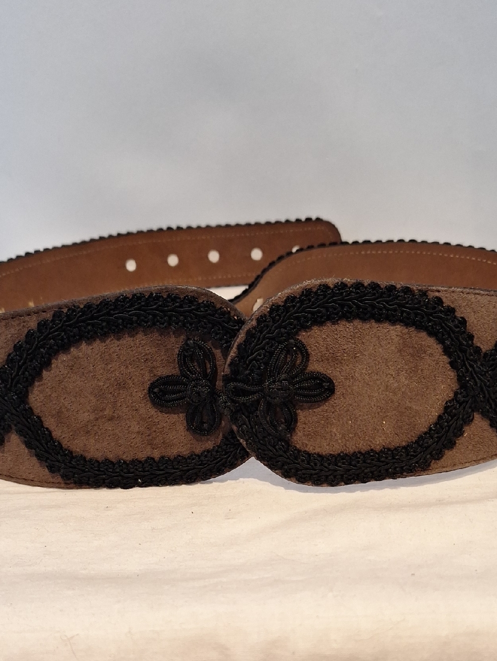 Vintage Dame Belt & Bag Women's Brown Suede Waist Belt Black Embroidered Detail